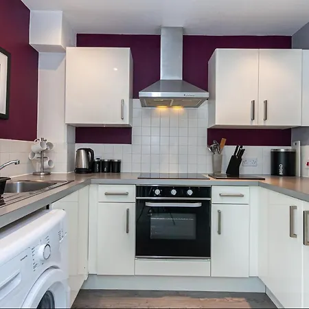 Lakeside View- Trendy Townhouse