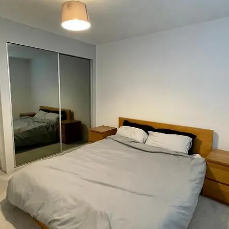 Residential Non Party Modern 2 King Bedroom Flat With Free Parking * Manchester