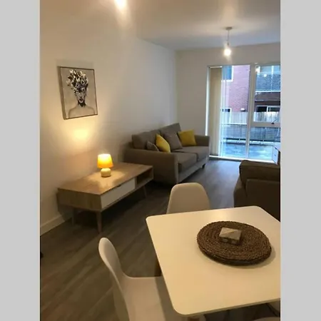 Apartment Stylish 2 Bed Apt In Centre *