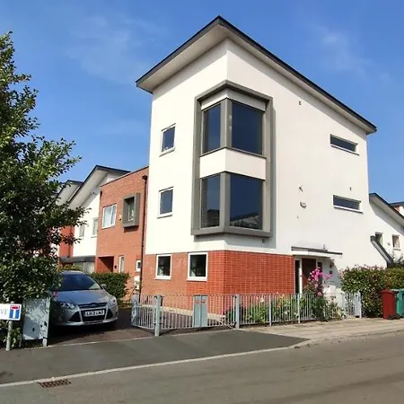 Nyaraló Arena House *