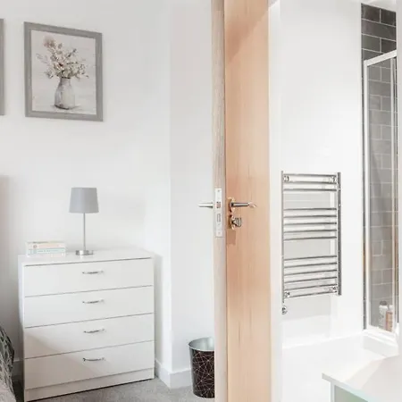 Spacious Modern Apartment With City View Manchester