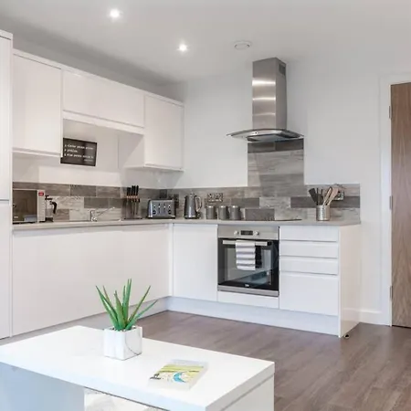 Spacious Modern Apartment With City View Manchester