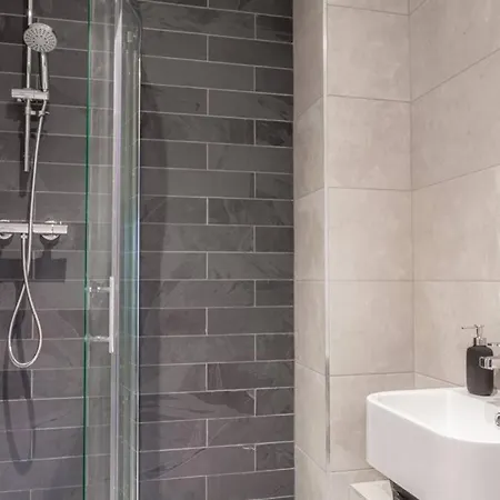 Spacious Modern Apartment With City View Manchester