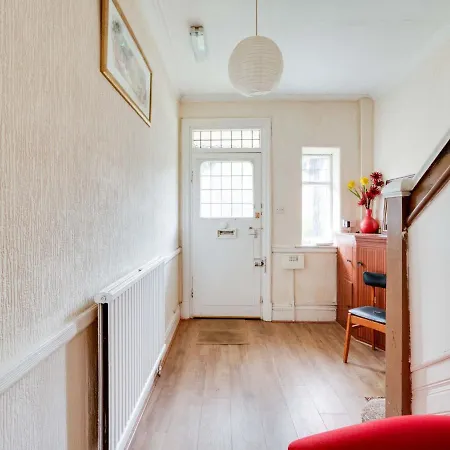 Holiday home Pass The Keys 3 Bed Home Ideally Situated In Old Trafford Manutd