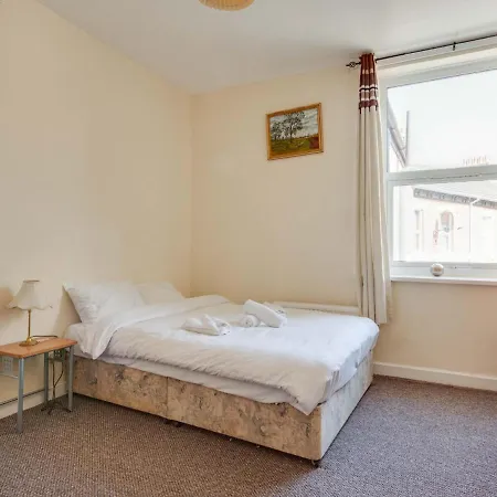 Pass The Keys 3 Bed Home Ideally Situated In Old Trafford Holiday home Manchester