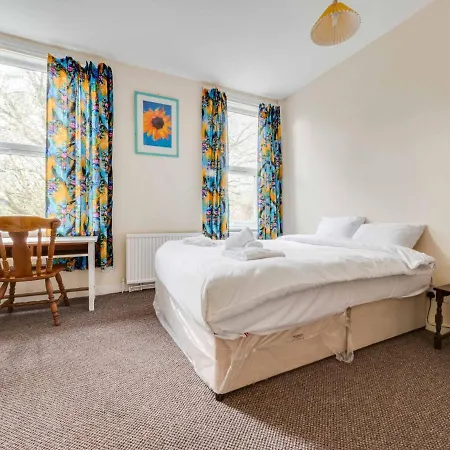 Holiday home Pass The Keys 3 Bed Home Ideally Situated In Old Trafford Manchester