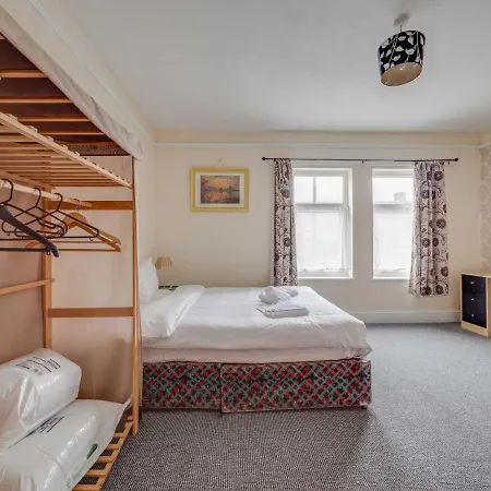Pass The Keys 3 Bed Home Near Manchester Airport