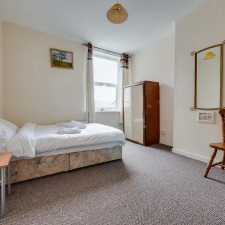 Holiday home Pass The Keys 3 Bed Home Ideally Situated In Old Trafford