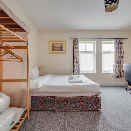 Дом отдыха Pass The Keys 3 Bed Home Near Manchester Airport