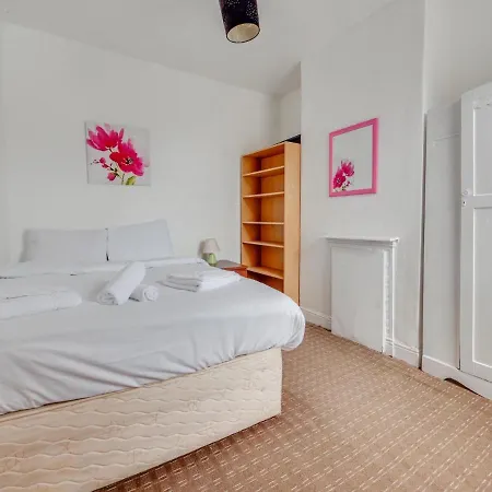 Pass The Keys 3 Bed Home Near Manchester Airport *