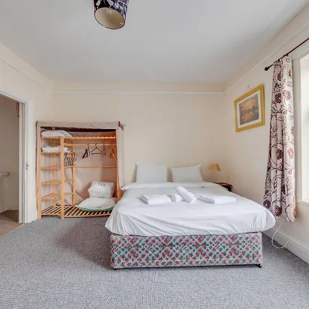 Pass The Keys 3 Bed Home Near Manchester Airport Holiday home