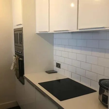 Charming 1 Bedroom Apartment In Manchester Apartment *