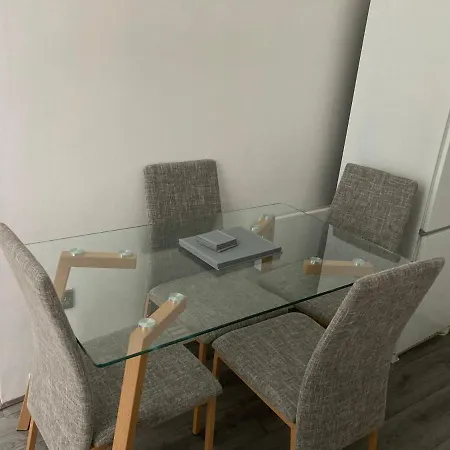 Manchester City-Centre Apartment With Dedicated Workspace, Sleeps 4 * Manchester