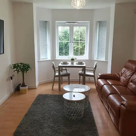 Spacious Two Bedrooms Apartment, Manchester Free Parking Apartment Manchester
