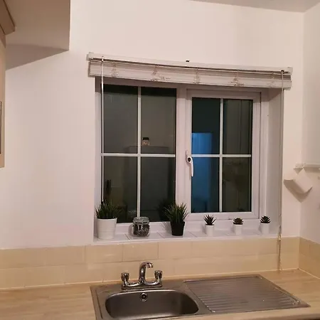 Apartment Spacious Two Bedrooms Apartment, Manchester Free Parking