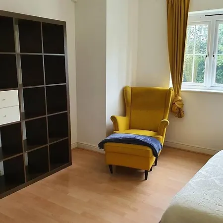 Spacious Two Bedrooms Apartment, Manchester Free Parking Apartment Manchester