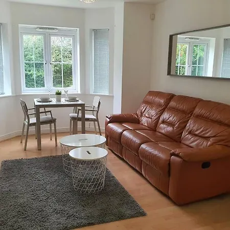 Apartment Spacious Two Bedrooms Apartment, Manchester Free Parking