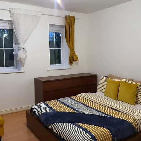 Apartment Spacious Two Bedrooms Apartment, Manchester Free Parking Manchester