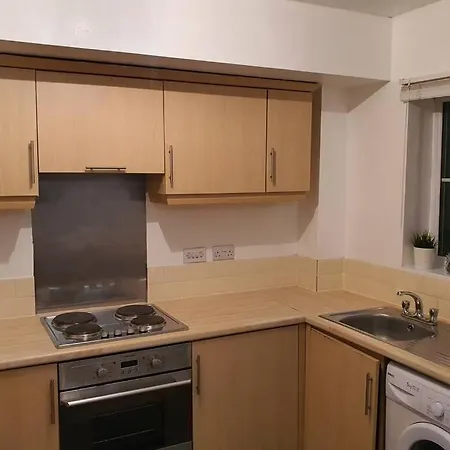 Spacious Two Bedrooms Apartment, Manchester Free Parking Apartment *