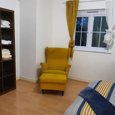 Apartment Spacious Two Bedrooms Apartment, Manchester Free Parking Manchester