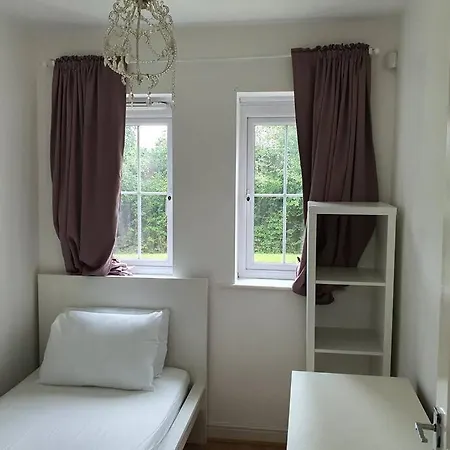 Spacious Two Bedrooms Apartment, Manchester Free Parking Apartment *