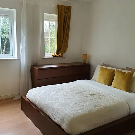 Spacious Two Bedrooms Apartment, Manchester Free Parking Apartment *