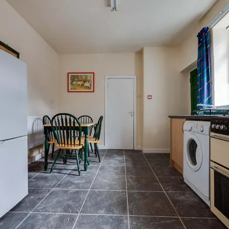 Pass The Keys 3 Bed Home Ideally Situated In Old Trafford Holiday home Manchester