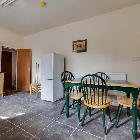 Pass The Keys 3 Bed Home Ideally Situated In Old Trafford Holiday home