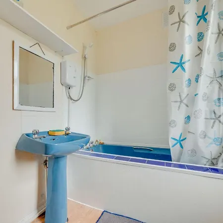 Pass The Keys 3 Bed Home Near Manchester Airport *