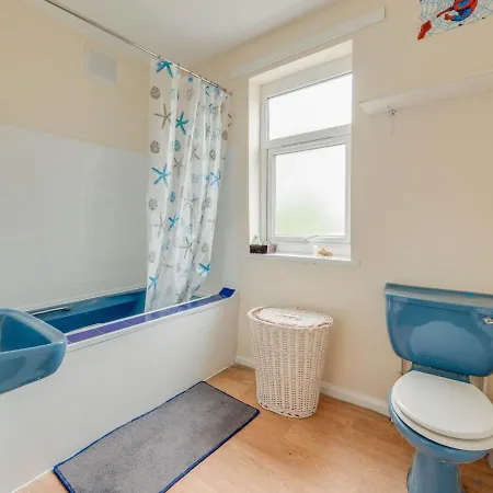 Pass The Keys 3 Bed Home Near Manchester Airport Holiday home