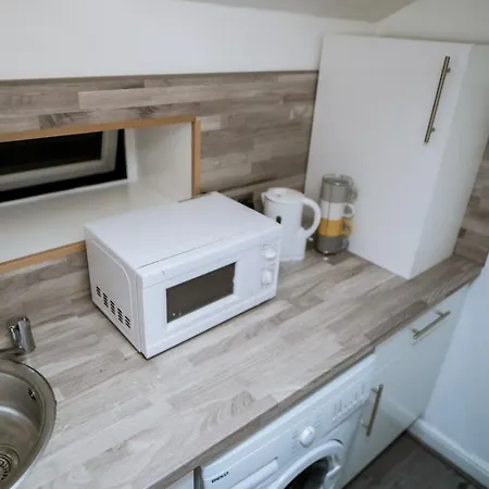 Manchester City-Centre Apartment With Dedicated Workspace, Sleeps 4 *