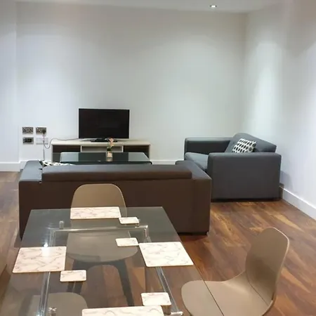 Lovely 2 Bedroom Apartment Near City Centre * Манчестер