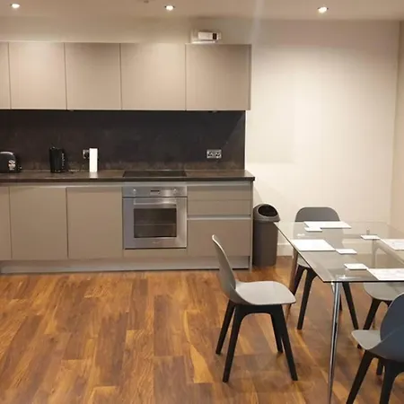 Lovely 2 Bedroom Apartment Near City Centre Манчестер