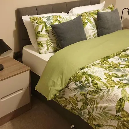 Lovely 2 Bedroom Apartment Near City Centre Apartmán *
