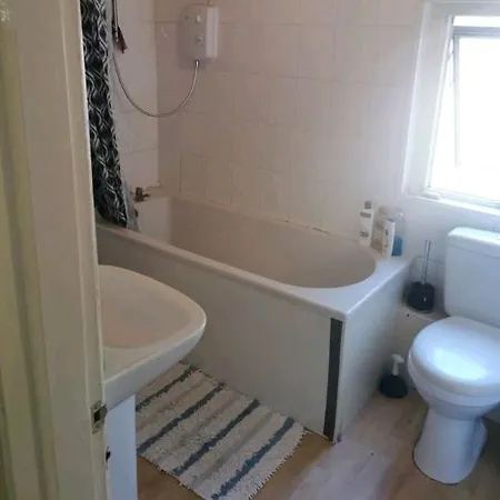 בית אירוח Shortstayshared House *