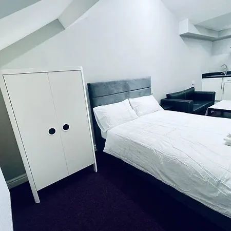 Studio Flat With Private Bathroom And Kitchen Апартаменты