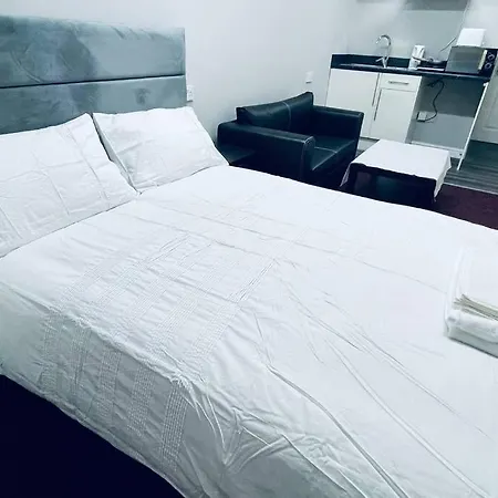 Studio Flat With Private Bathroom And Kitchen * Манчестер