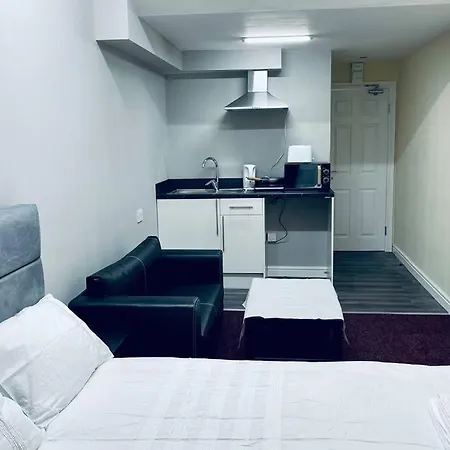 Studio Flat With Private Bathroom And Kitchen Апартаменты Манчестер