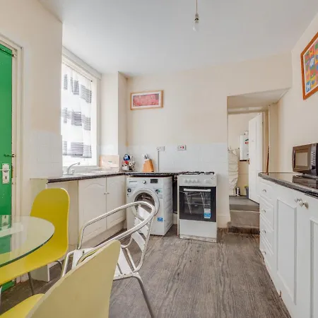Pass The Keys 3 Bed Home Near Manchester Airport Дом отдыха Манчестер
