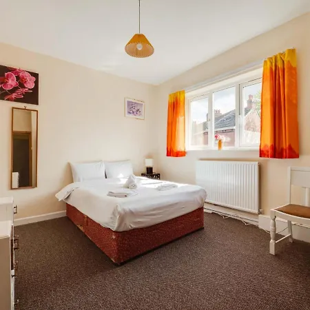 Pass The Keys 3 Bed Home Ideally Situated In Old Trafford Holiday home *