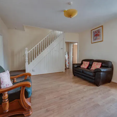 Pass The Keys 3 Bed Home Ideally Situated In Old Trafford Holiday home *