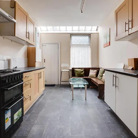 Pass The Keys 3 Bed Home Ideally Situated In Old Trafford Manutd Holiday home Manchester