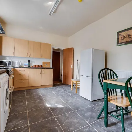 Holiday home Pass The Keys 3 Bed Home Ideally Situated In Old Trafford *
