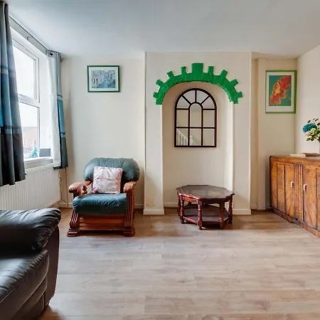 Pass The Keys 3 Bed Home Ideally Situated In Old Trafford Holiday home *