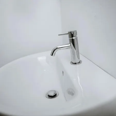 Manchester City-Centre Apartment With Dedicated Workspace, Sleeps 4 Apartment *