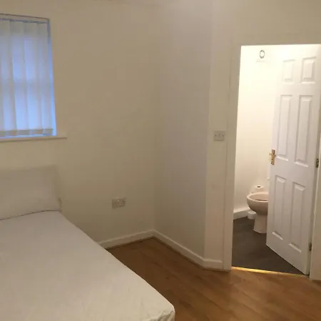 Апартаменты Quiet Residential Area Within Easy Reach Of Town