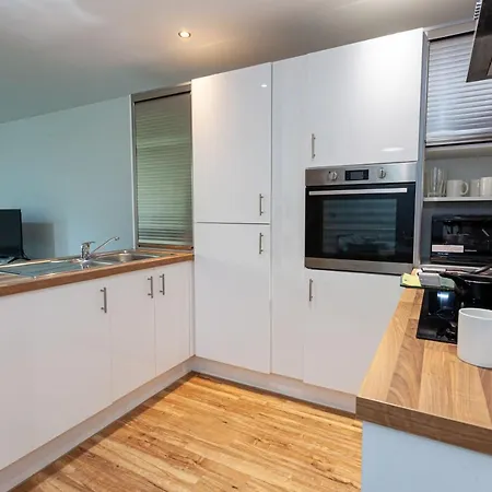 Апартаменты A Stylish, 3 Bedroom Apartment In Media City With Access To Cinema Room & Gym