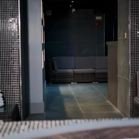 Casa Jungle Slps 20 Mcr Centre Hot Tub, Bar And Cinema Leisure Apartment