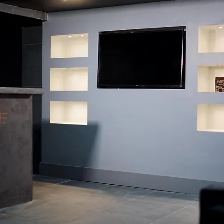 Casa Jungle Slps 20 Mcr Centre Hot Tub, Bar And Cinema Leisure Manchester