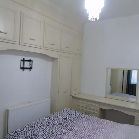 Lovely 5-Bed House In Manchester *